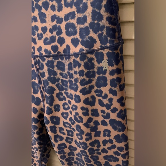 Good American NWOT The Step Bra in Leopard. Size 2. US M. Leggings Size 3. - Picture 13 of 15